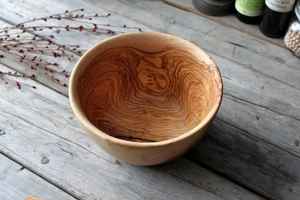 Ensaladera de Madera Hecha a Mano de Primera Calidad, Estilo Rústico con Madera Natural Lisa, Personalizada para Uso en la Cocina del Hogar - Product Image 3