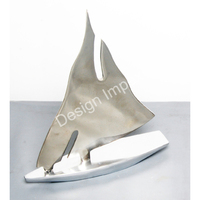 Yacht et bateau en métal de qualité exclusive best-seller Modèle élégant de bateau de yacht en aluminium avec logo promotionnel aux derniers prix