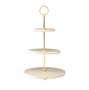 Soporte para Pastel de Bodas de 3 Niveles de Metal y Mármol Blanco, Bandejas de Servicio Modernas con Acabado de Alta Calidad. - Product Image 3