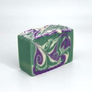 Savon Solide Artisanal au Lait de Chèvre HERB GARDEN 100g, Anti-Acné, aux Ingrédients Herbes, Charbon et Huile d'Olive - Product Image 2