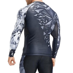 Vente en gros de chemises de fitness à manches longues, chemises de compression personnalisées, chemises de protection contre les éruptions cutanées sublimées, chemises de protection contre les éruptions cutanées pour hommes, respirantes, UPF50+ - Product Image 4