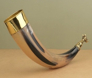 Cuerno vikingo tradicional para beber con detalles de ágata, ideal para recreaciones y regalos de la India internacional - Product Image 1