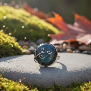 Vintage Handcrafted Brass Women's <b>Ring</b> with <b>Labradorite</b> Gemstone and Leaf Design - Product Image 1