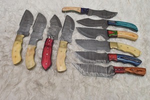 Cuchillos de caza rastreadores de acero de Damasco hechos a mano, lote de 10 para Bowie Utility Camping, mango de madera de grado DIY, gran regalo para amigos - Product Image 6