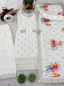 Top de diseñador bordado con Secuencia de seda de Chinon con pantalón y estampado digital Dupatta Heavy Designer Wedding Work Top & Pant Dupatta - Product Image 3