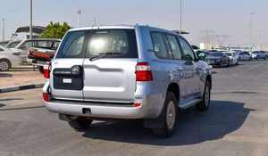 Sedán 2020 con Tracción en las Cuatro Ruedas, Motor de Gasolina de 8L, Asientos de Cuero, Control de Crucero Adaptativo, Neumáticos R18, Interior Claro, Techo Panorámico Izquierdo, Visión Trasera de 360° - Product Image 2