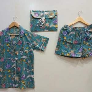 Nouveauté Ensemble de nuit en coton pour enfants Ensemble de pyjama en coton imprimé indien magnifique Ensemble de vêtements de nuit 100% coton - Product Image 2