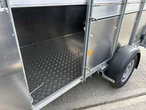 Remolque para Ganado de 8' x 4', Semirremolque para Caballos y Aves de Corral a Precio Económico para Transporte - Product Image 4