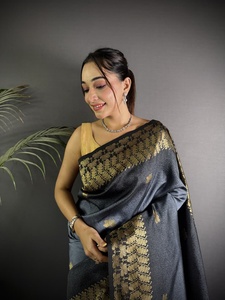 Saree en soie douce avec motif de paon Zari tissant un style de fête formel élégant - Product Image 2