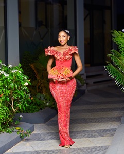 Robe de soirée de luxe en dentelle perlée silhouette sirène respirante brodée à la main taille plus style de mariage africain traditionnel pour les mariées - Product Image 2