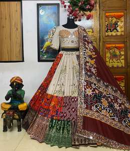 Navratri Special Party Wear Collection Muselina Algodón Lehenga Choli Set con trabajo de espejo real Impreso digital y encaje de trabajo manual - Product Image 2