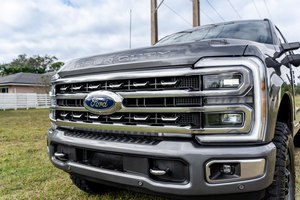 ฟอร์ด เอฟ-350 ซูเปอร์ ดิวตี้ แพลตินัม เทรเมอร์ ครูว์แค็บ 4x4 ปี 2024 สภาพดี ใช้งานน้อย - Product Image 2