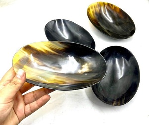 Cuenco Tradicional de Cuerno de Búfalo Natural con Diseño Brillante y Forma Redonda, Incluye Cuchara de Cuerno Estilo Ángel - Product Image 5