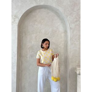 Blusa de Mujer TOPSHOW de Manga Corta con Patrón a Cuadros de Crochet - Elegante Top de Mezcla de Algodón Tejido para Uso Casual, Amarillo - Product Image 2