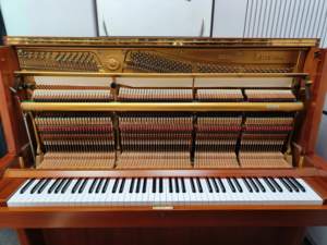 Piano Vertical Yamaha U7 Marrón para Músicos Profesionales, Piano Japonés Usado de Segunda Mano, Madera Maciza, 88 Teclas, Serie U-7 U - Product Image 5