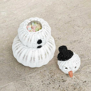 NUEVO Adorno Navideño Artesanal y Alegre: Cesta de Muñeco de Nieve de Ratán que Sirve como Mesa Auxiliar Decorativa - Product Image 5