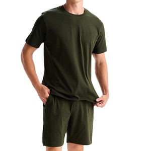 Conjunto de dos piezas de verano para hombre, novedad de 2026, colores sólidos en stock, conjuntos de camisas y pantalones cortos para hombre - Product Image 1