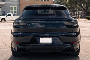 Cayenne Turbo 2021, V8 Twin-Turbo de 541 hp, Tracción en las Cuatro Ruedas, Paquete Premium Plus, Sin Modificar - Product Image 3