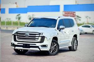 Toyota Land Cruiser LC300 V8 SUV GXR VXR 4x4 Benzina Automatico LHD Lusso Serie 300 Usato 2025 |   Pronto per l'esportazione - Product Image 5