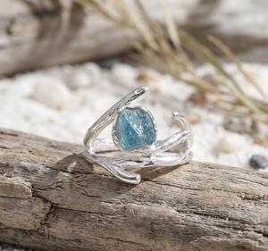 Anillo Fino de Plata de Ley 925 Hecho a Mano, Diseño Clásico Único, Gema de Aguamarina Natural Facetada, Calidad AAA, Engaste de Bisel - Product Image 1