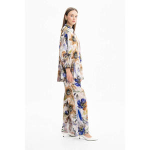 Blusa Bohemia de Gasa con Bordado Floral y Lentejuelas, Corte Holgado, Talla Única - Product Image 3