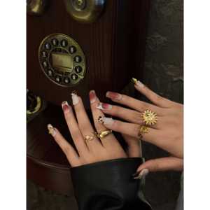 Ongles press-on Crimson Halo élégants et accrocheurs - Product Image 4