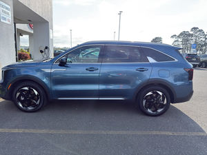 Kia Sorento hybride SX Prestige AWD 2025 bleu éclatant, d'occasion, avec toit ouvrant, démarrage à distance, sièges en cuir, boîte automatique, jantes en alliage - Product Image 2