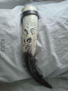 Corne à boire Viking festive fabriquée à la main pour l'hydromel et la bière parfaite pour les fêtes de Noël et les acclamations des fêtes - Product Image 3