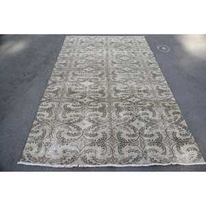 Alfombra ecológica de lana Vintage, diseño de retazos en beige y negro, pila mediana, área grande de 5,5x8,7 pies para comedor, respaldo de látex - Product Image 1