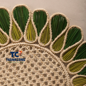 Elegante mantel individual verde oscuro y oliva hecho a mano, perfecto para elevar la experiencia gastronómica diaria o las cenas de lujo. - Product Image 2