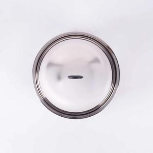 Casserole de luxe en acier inoxydable dans une marmite extérieure noire brillante avec couvercle rond en métal pour servir des aliments - Product Image 5