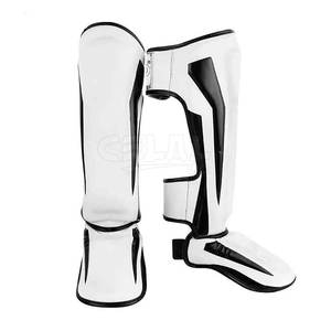 Offre spéciale Protège-tibias en cuir sur mesure avec logo personnalisé pour le Muay Thai et la boxe - Product Image 1