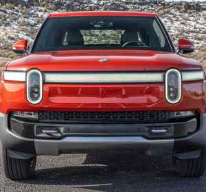 CLEAN 2023 R i v i a n R1T Adventure Edition Quad-Motor AWD, grande batterie, Red Canyon - Product Image 1