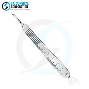 Mango de bisturí ergonómico de uso profesional, agarre de goma, acero alemán para un rendimiento sin fatiga en cirugías largas - Product Image 1