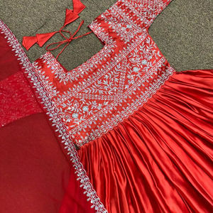 ชุดทำงานมีเพชรทำด้วยมือ - Product Image 1