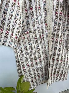 เสื้อคลุมยาวผ้าฝ้ายบุนวมลายดอกไม้มาใหม่เสื้อคลุมยาวสำหรับผู้หญิงเสื้อคลุมสำหรับใส่เดินชายหาด - Product Image 3