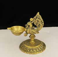 Nouvelle arrivée Deepak en aluminium plaqué or pour la décoration de la maison porte-bougie Diwali lampe à huile avec support
