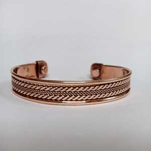 Bracelet Magnétique Bijoux de Guérison Cadeau pour Maman Montrez votre Amour avec des Bracelets Élégants Étoile Vintage en Cuivre Gravé à la Mode - Product Image 5