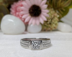 Bague de style vintage sertie de diamants de laboratoire taille princesse de 1,10 ct pour homme, bijoux en or blanc 14 carats massif pour homme - Product Image 2