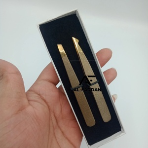 Pince à épiler sourcils marron avec logo personnalisé, pointe dorée, en acier inoxydable durable, pince à épiler sourcils pointue et inclinée pour l'épilation des poils - Product Image 2