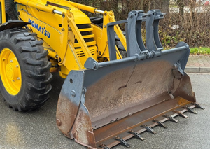 Cargadora de Ruedas Komatsu WB93S Más Vendida con Motor Diésel Parker PLC y Garantía de 5+ Años en Venta - Product Image 5