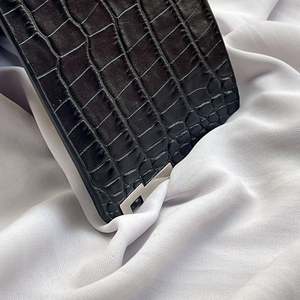 2025 nouveaux fabricants de portefeuille à deux volets en alligator pour hommes en gros portefeuille en cuir véritable à deux volets en peau de vache - Product Image 4