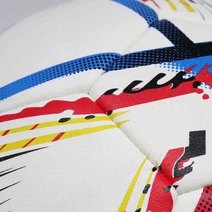 ลูกฟุตบอลคุณภาพสูง ขนาดมาตรฐาน ผลิตจากหนัง PU เย็บด้วยเครื่องจักร  รับสกรีนโลโก้ ใช้สำหรับฝึกซ้อมและแข่งขัน - Product Image 3