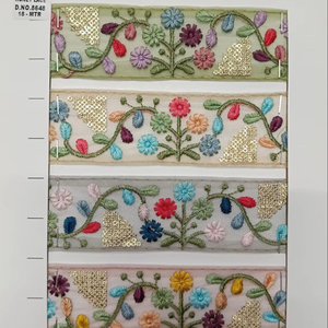 Lujoso adorno de encaje de diseñador para moda de alta gama y ropa de novia Patrones intrincados y detalles elegantes para ropa de boda - Product Image 1