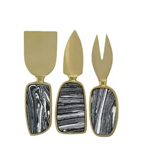 Juego de 3 piezas de cuchillos de queso dorados de acero inoxidable hechos a mano, nuevo diseño, mango de madera, tipo rebanador, servir queso, mesa de desayuno - Product Image 2