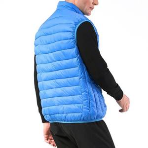 Veste d'hiver matelassée pour homme sur mesure OEM de haute qualité, fermeture éclair à capuche, col montant, couleur bleu clair, logo frontal - Product Image 2