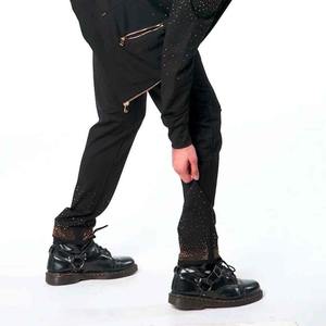 ชุดวอร์มผู้ชายประดับเพชรคุณภาพสูง ออกแบบเองได้ ราคาสมเหตุสมผล ชุดวอร์มผู้ชายประดับเพชร รับทำโลโก้ตามสั่ง บริการ OEM - Product Image 4