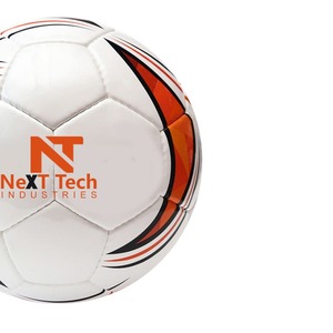 Tech Industries Ballon d'entraînement de football Matériau PU à des fins d'entraînement avec un design personnalisé et un logo personnalisé - Product Image 2
