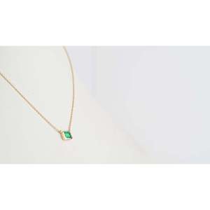 Collier pendentif en zircon émeraude - Chaîne géométrique plaquée rhodium et or rose - Product Image 2