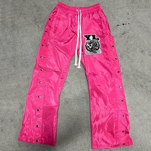 2024 OEM logotipo personalizado Unisex sólido en blanco acampanado Nylon Track poliéster rompevientos hombres High Street Casual pantalones con botones laterales - Product Image 1